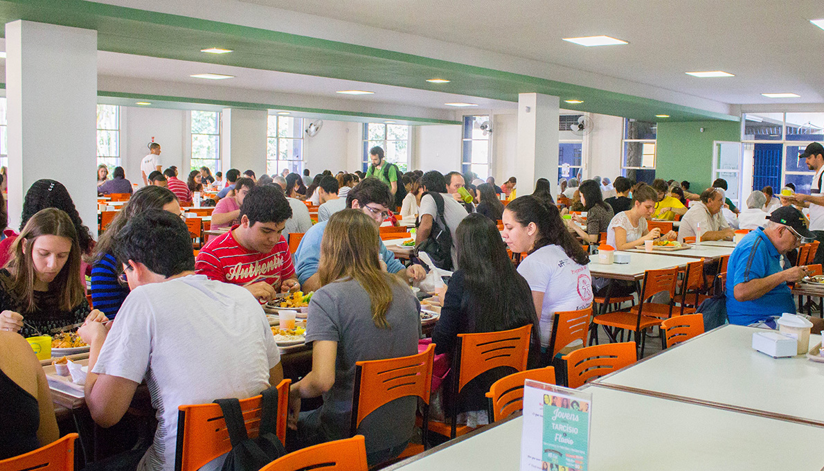 People lunching at the University Restaurant